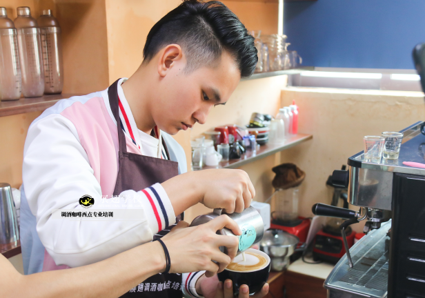 高級(jí)咖啡師應(yīng)該具備什么能力呢?